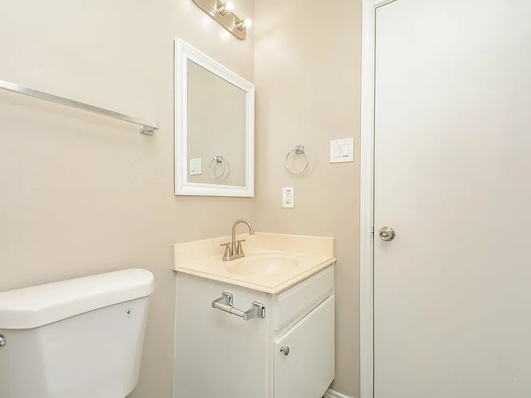 8826 Pecan Place Dr — Photo 10