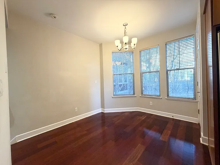 1338 Eddy St — Photo 11