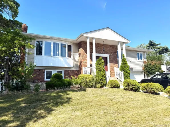 906 Park Ct, Valley Stream, NY 11581