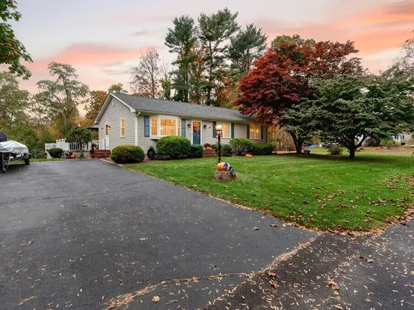 6 Joseph St, Acushnet, MA 02743