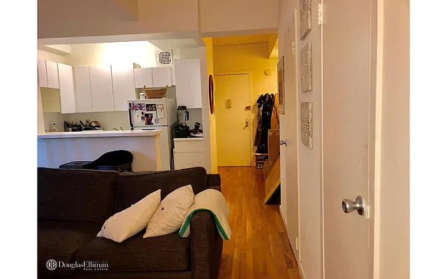 Rented by Douglas Elliman | media 17