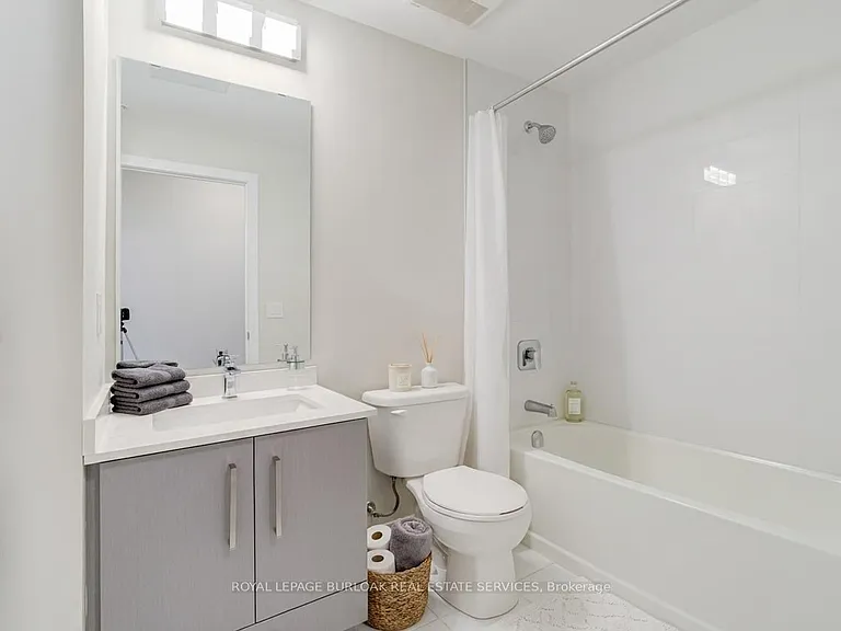 15 Queen St S #1506 — Photo 11