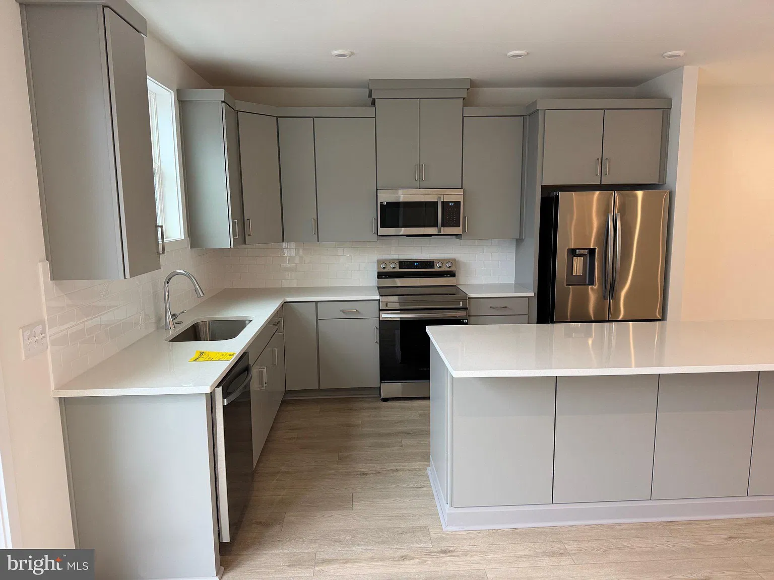 3 bed, 3.5 bath, 2194 sqft, $3,250 — Photo 3
