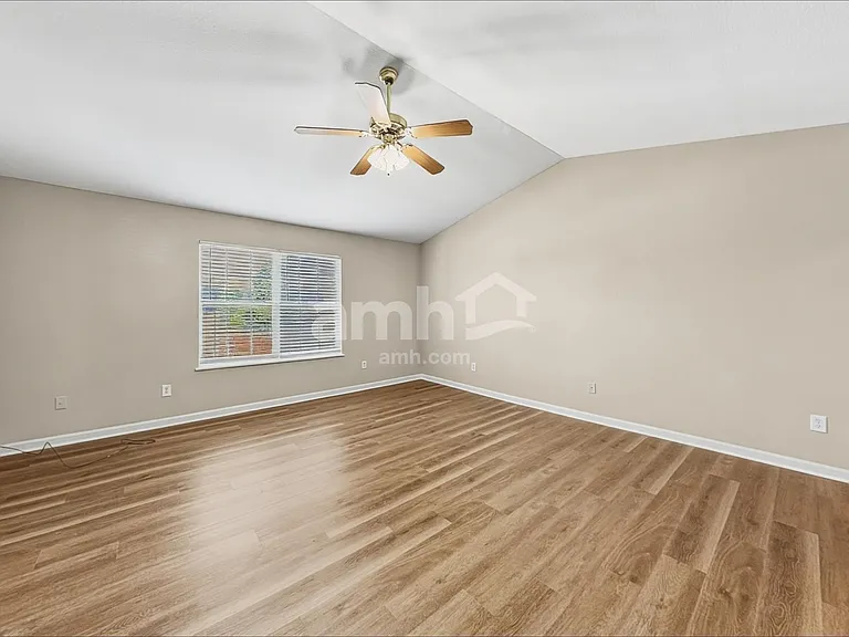 214 Allen Ln — Photo 8