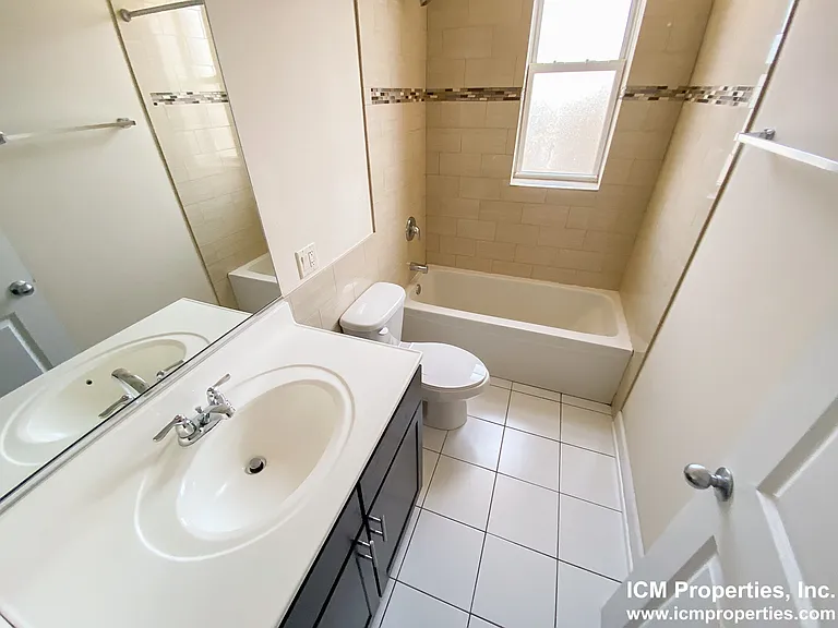 855 W Cornelia Ave #2W — Photo 7