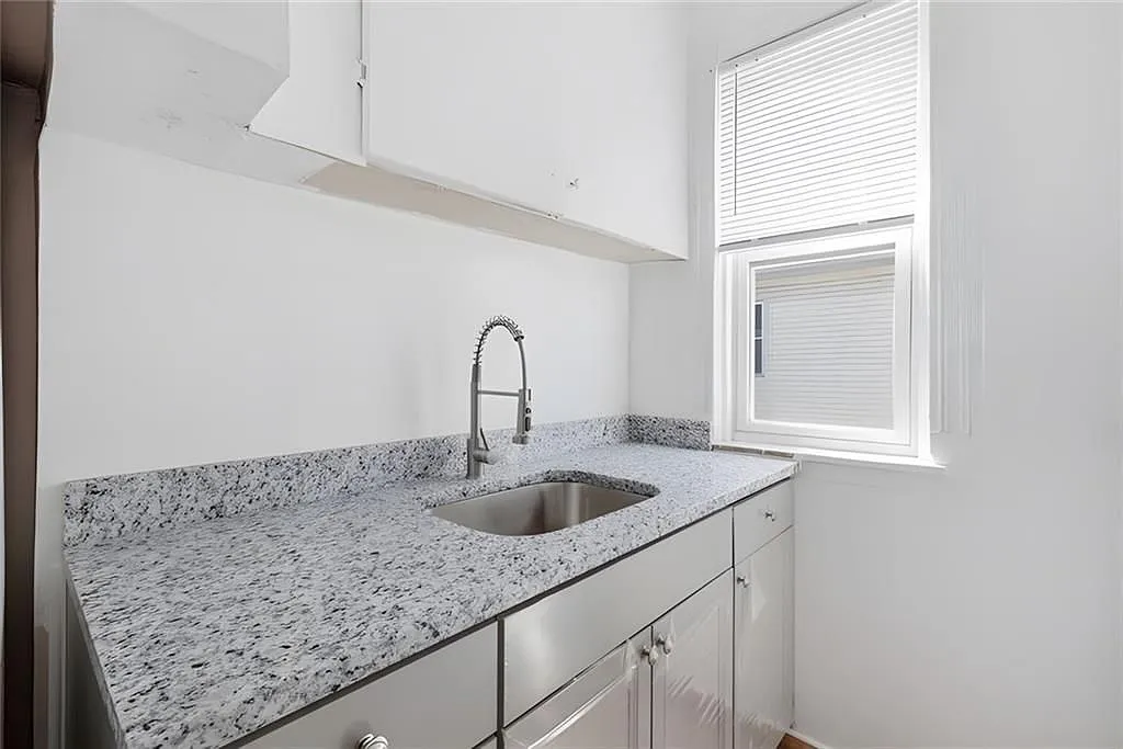 3 bed, 2.0 bath, 1940 sqft, $2,850 — Photo 3