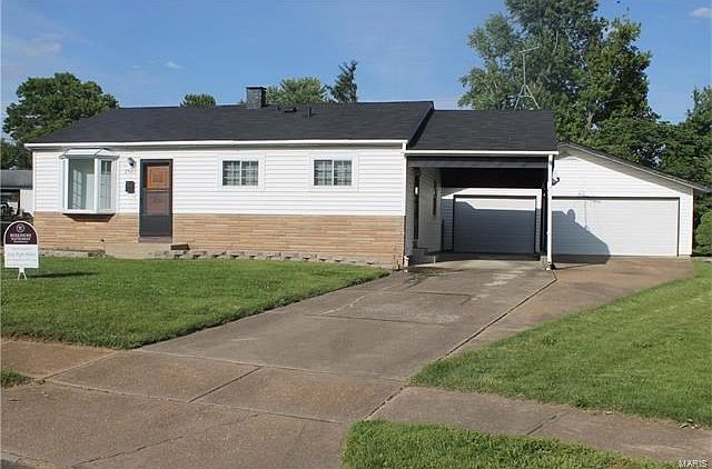 1st image of 2305 Hawthorne Manor Dr