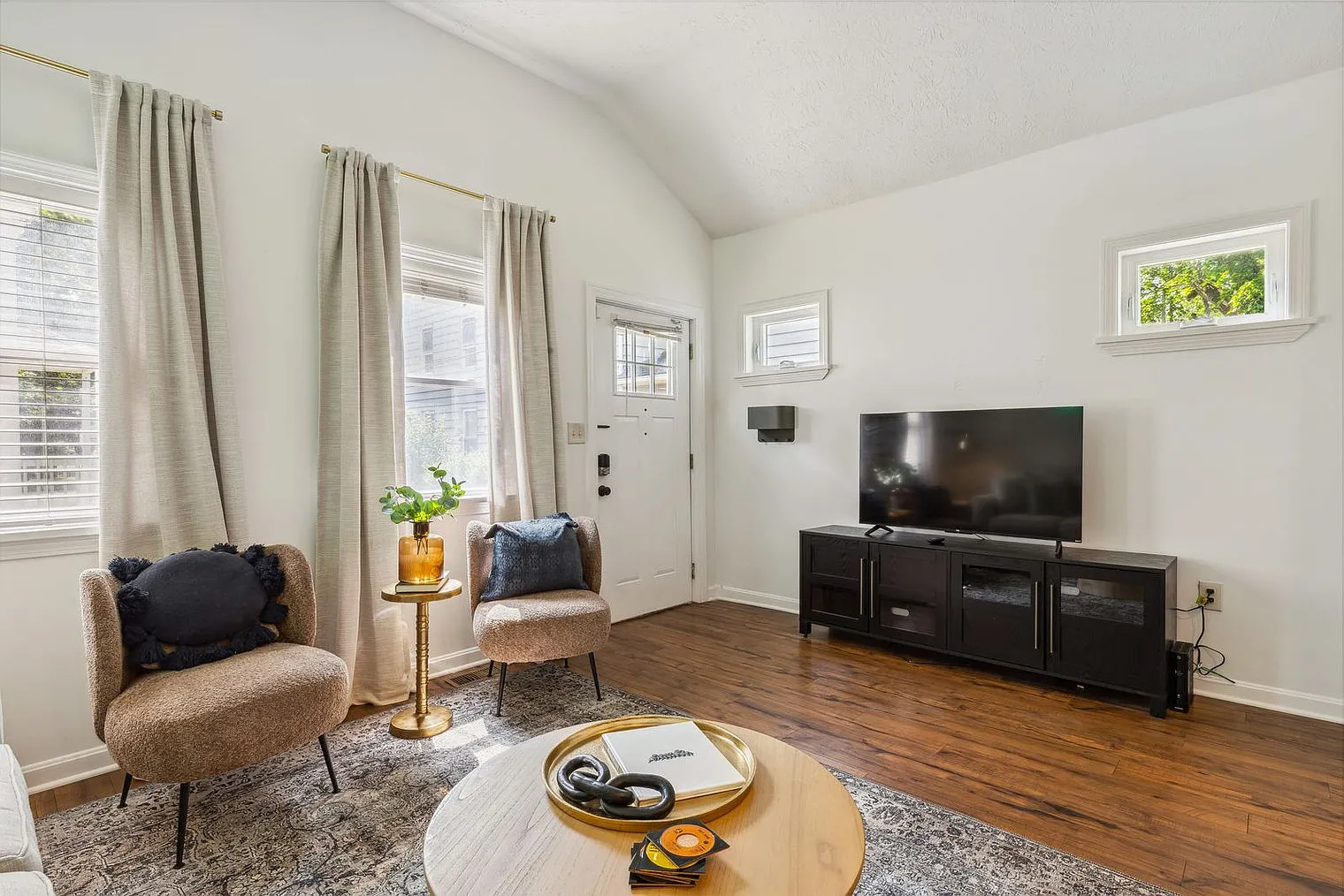 1 bed, 1.0 bath, 548 sqft, $3,408 — Photo 3