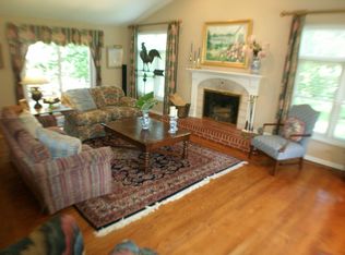 26W050 Mohican Dr, Wheaton, IL 60189