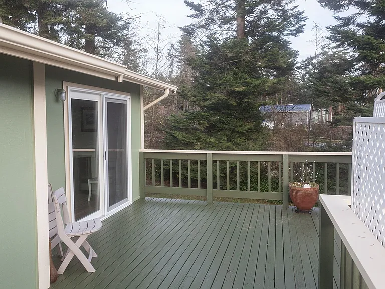 1205 NW Crosby Ave — Photo 4