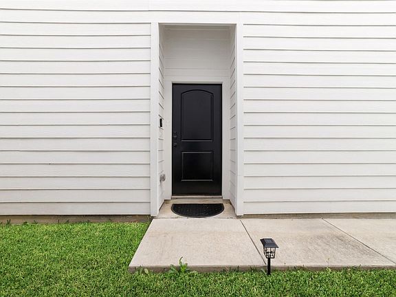 3rd image of 8723 Compton St