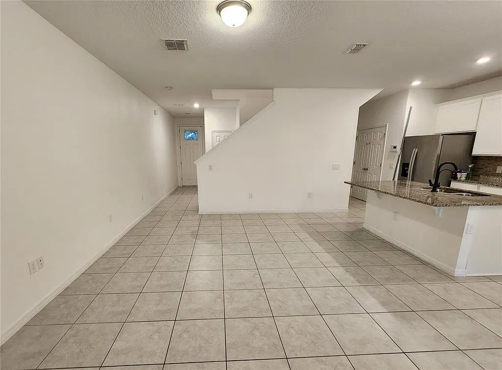3 bed, 2.5 bath, 1747 sqft, $2,400 — Photo 2