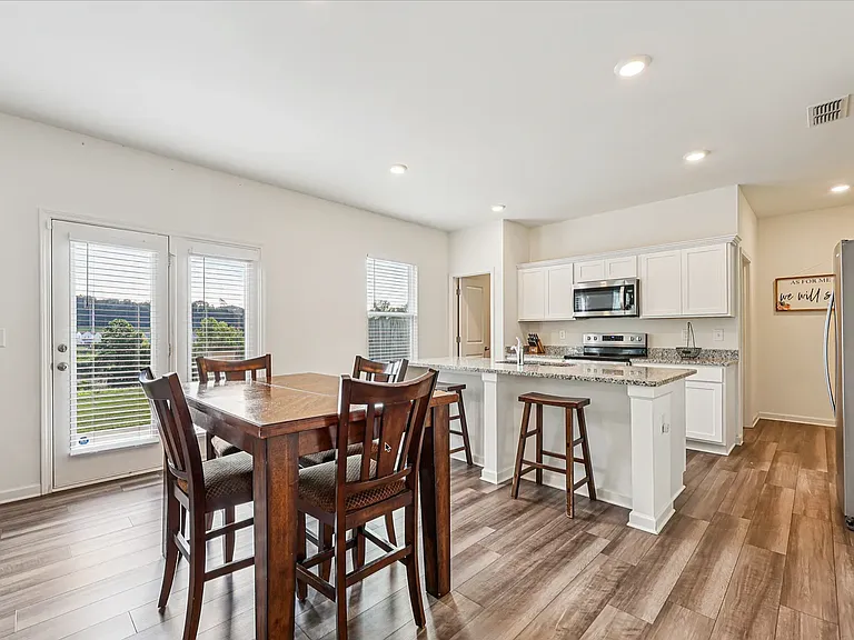415 Knightsbridge Ln — Photo 4
