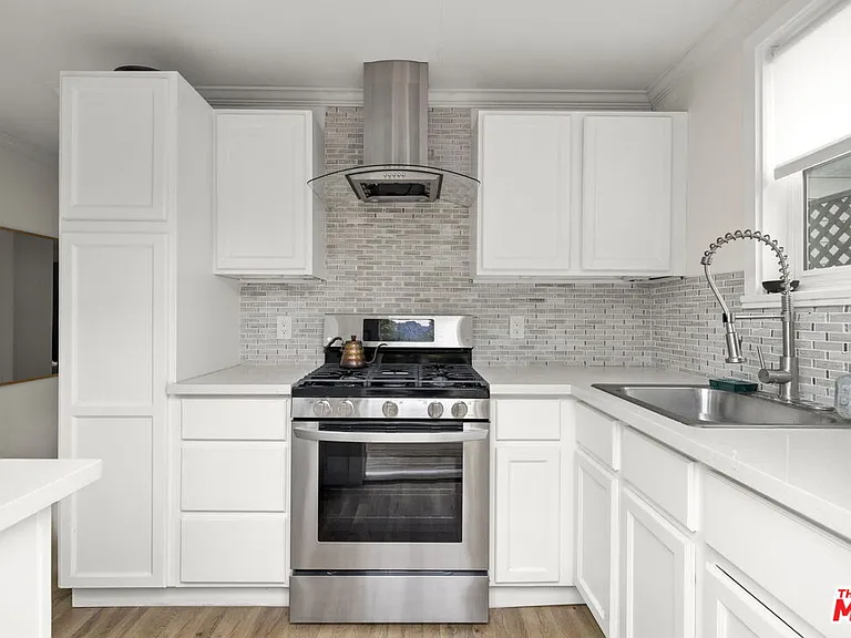 306 W Plymouth St — Photo 16