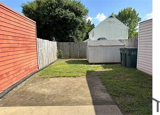 302 Leatherhead Ct — Photo 15