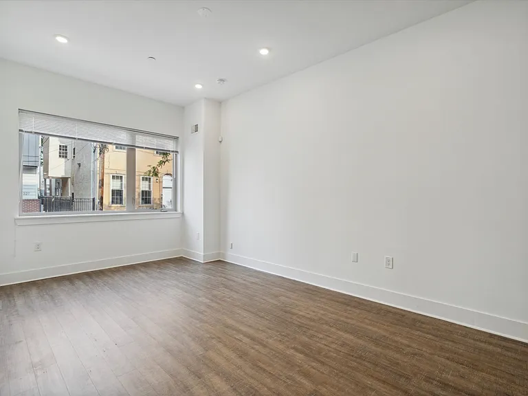 1328 N Franklin St #1F — Photo 2