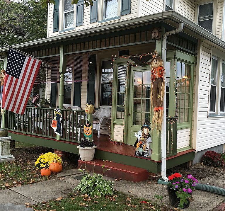 Front Porch with vestibule 