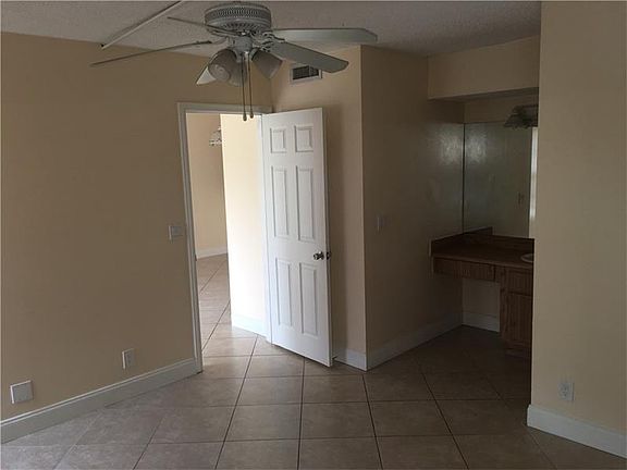5th image of 9953 Twin Lakes Dr