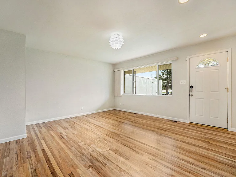 4794 Isabell St — Photo 6