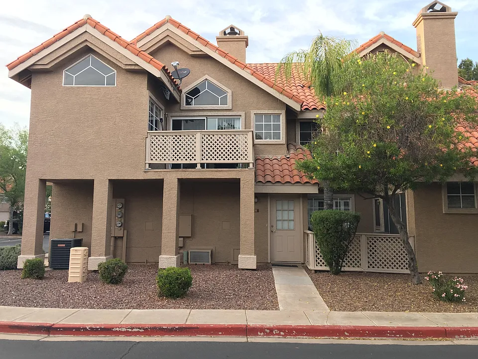 1633 E Lakeside Dr #51