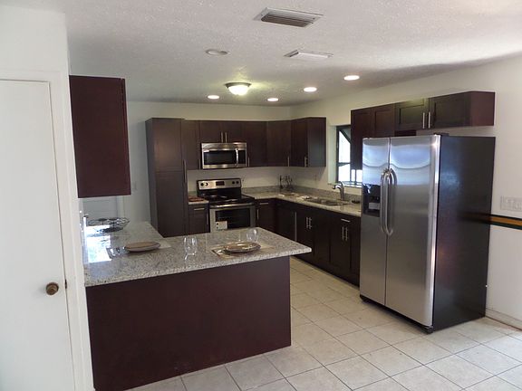 2nd image of 6914 Spencer Cir