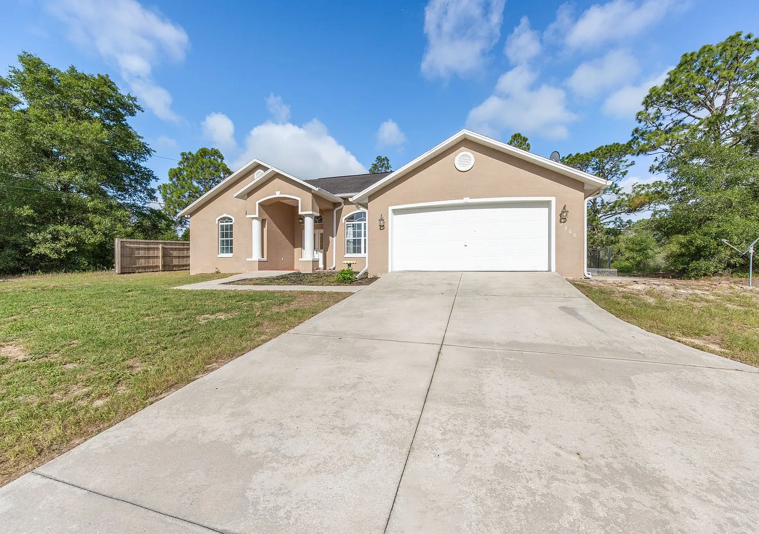 Spacious 4-Bedroom Home on a Peaceful Homesite in Dunnellon — Photo 2