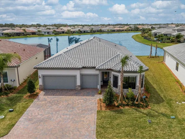818 SE Courances Drive, Port St Lucie, FL 34984