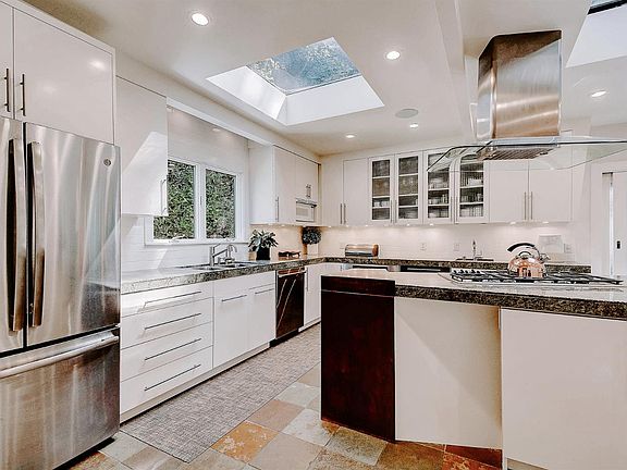 4th image of 427 Los Cerros Dr