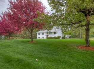 8 Ridgecrest Dr, Hudson, NH 03051