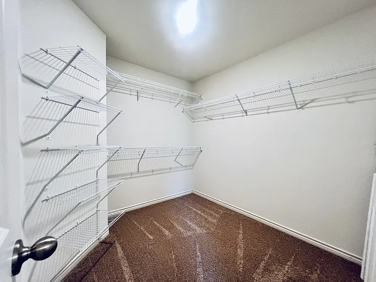 520 Locksley Cv — Photo 15
