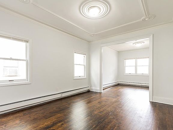 5th image of 118 W 9th St