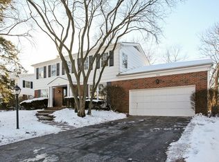 550 Standish Dr, Deerfield, IL 60015