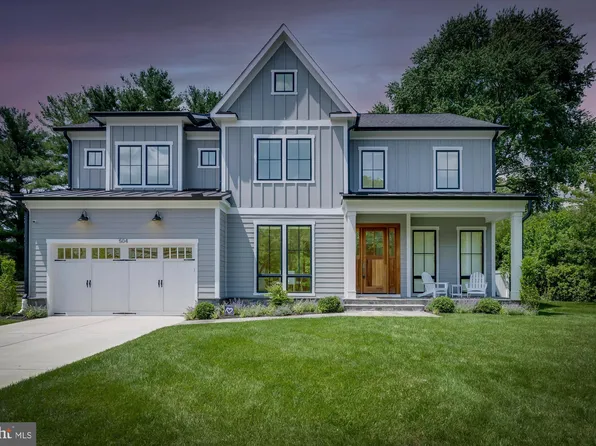 504 Roberts Dr NW, Vienna, VA 22180