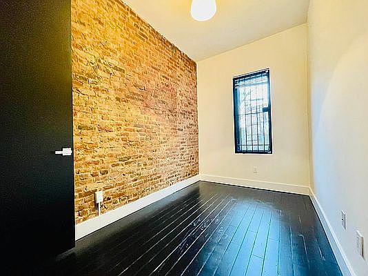 5th image of 1095 Putnam Ave #1R