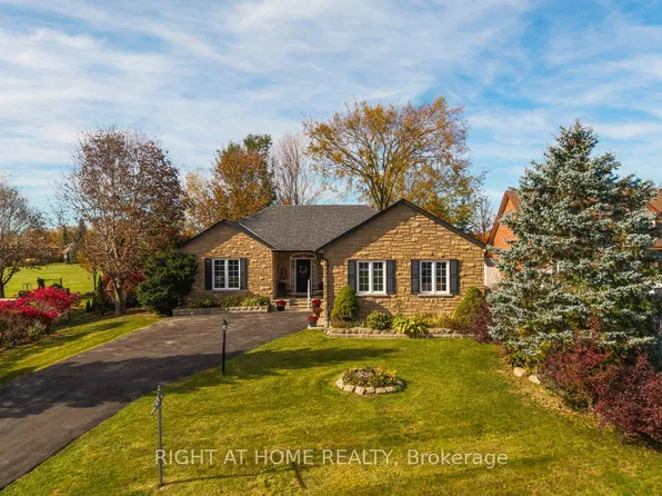 21 Crescent Moon Ln, Kawartha Lakes, ON L0C 1G0