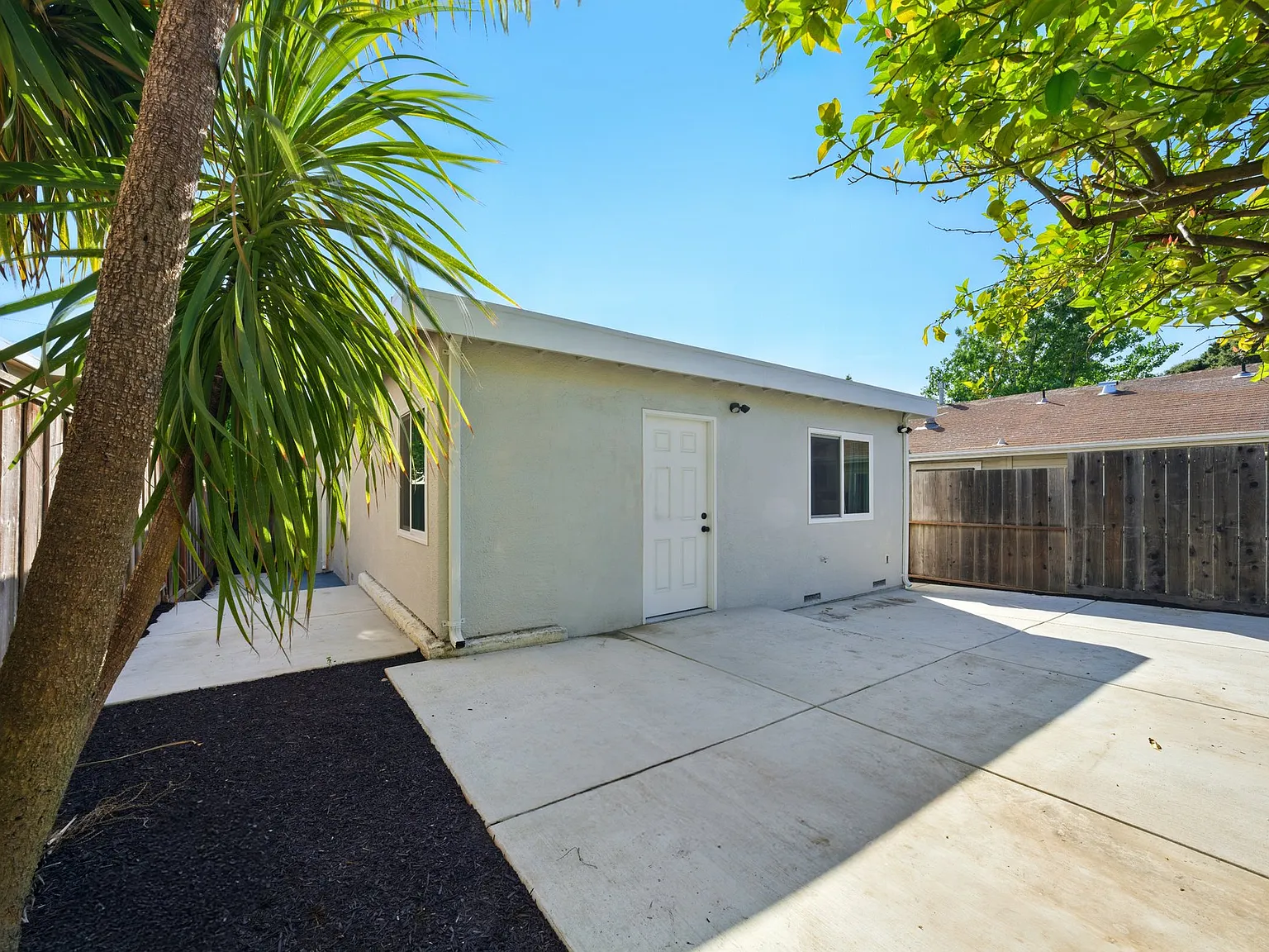 3288 School St — Photo 3