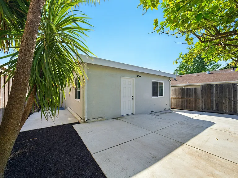 3288 School St — Photo 3