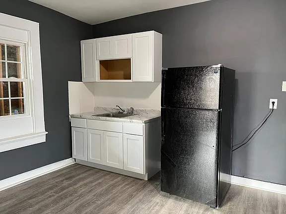 160 Oak St #5 — photo 2 of 6