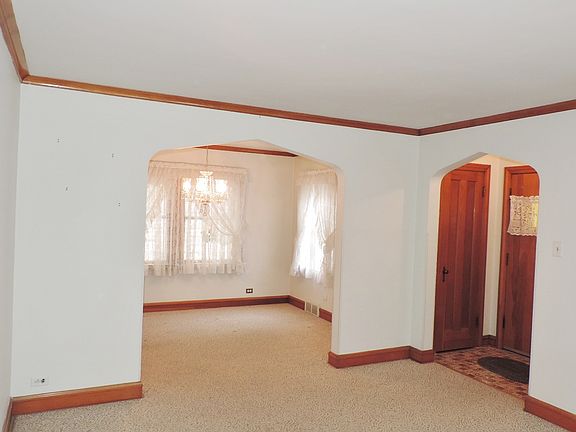 4th image of 3927 N Paris Ave