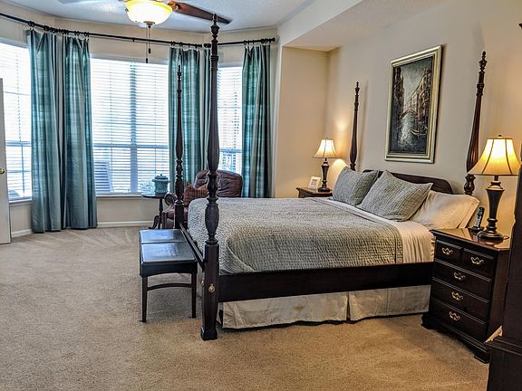 3rd image of 304 Saint Johns Golf Dr