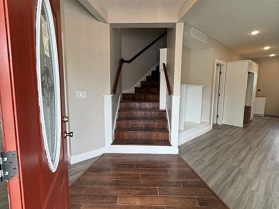 4th image of 304 W Harrison St