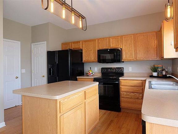 5th image of 9655 Wexford Dr