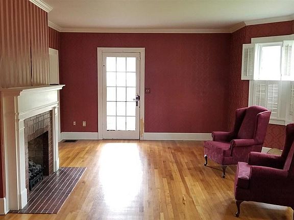 5th image of 115 Saint Marys Ct