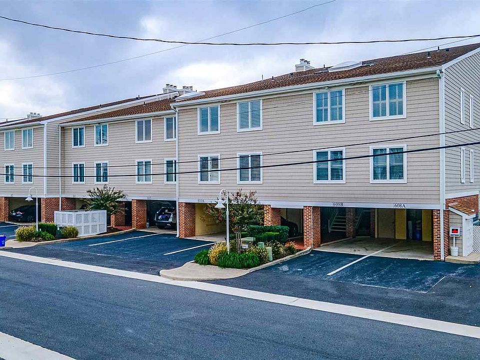 1st image of 610B Pleasure Ave #610B