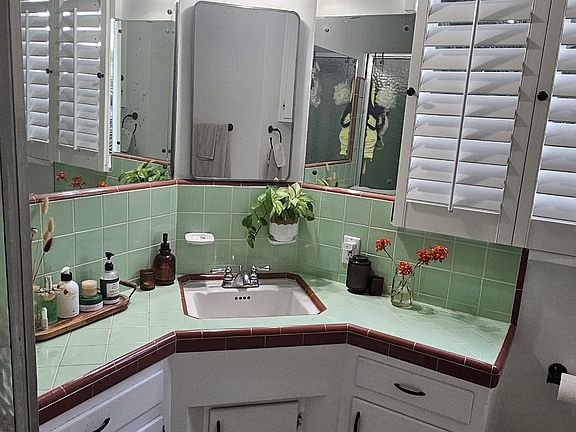 5th image of 733 Bonita Dr