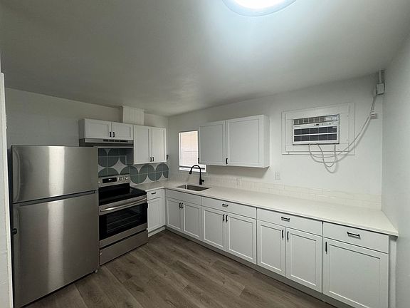 3rd image of 1403 E Elm St #2