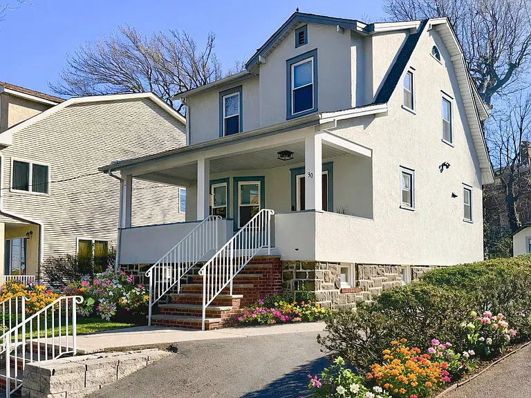 30 Knox Ave — Photo 1