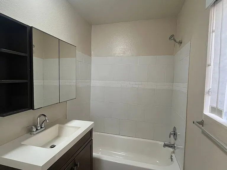2230 E 6th St — Photo 25