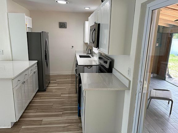5th image of 125 SE Lucero Drive