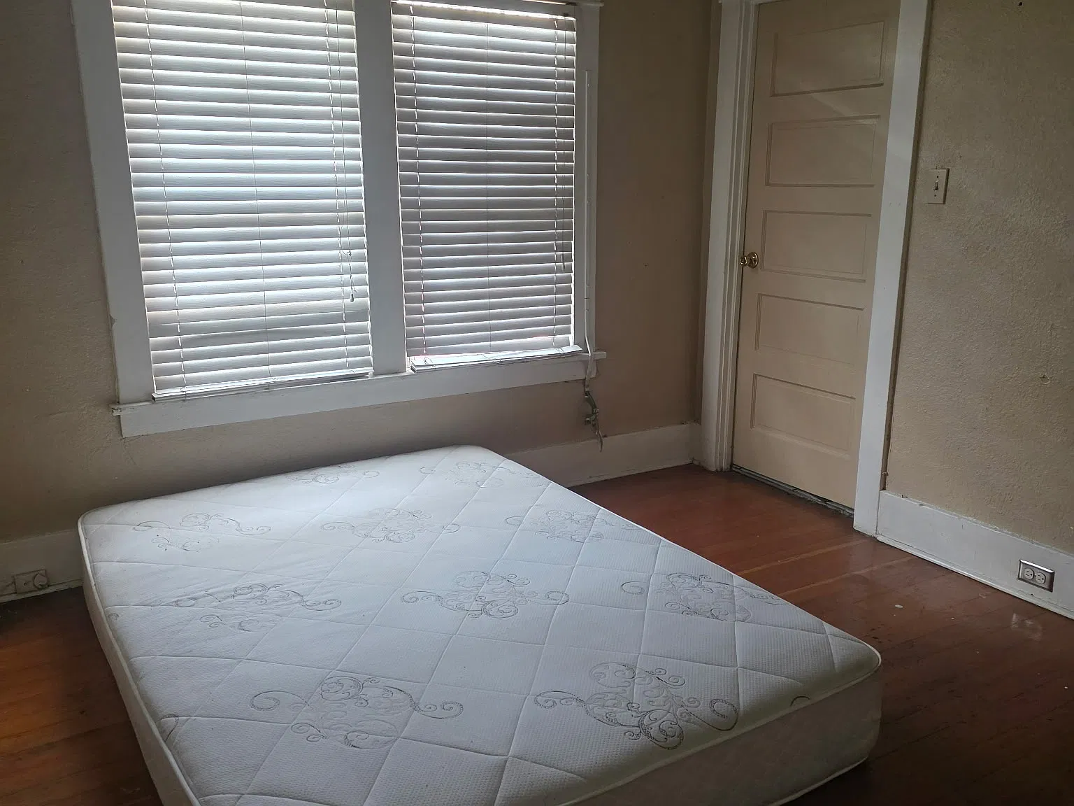 3 bed, 1067 sqft, $2,800 — Photo 3